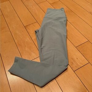 BEYOND YOGA LEGGINGS 
LIKE NEW 
NO FLAWS